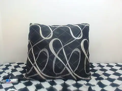 DarkGorgeous online show from May 11, 2:45 pm