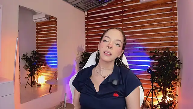Sapphire Venuss online show from May 2, 1:20 am