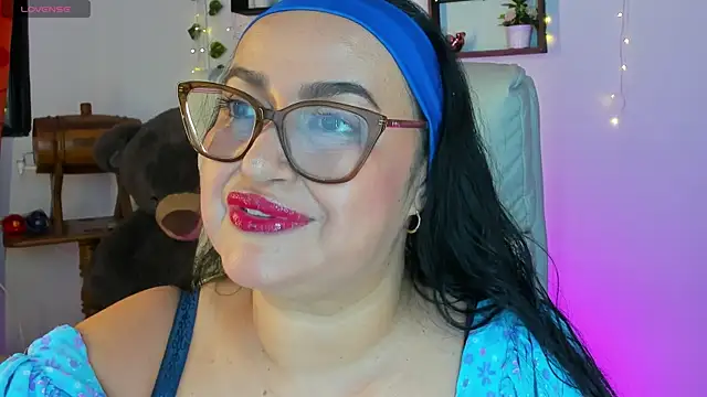 Gia Nahomi online show from April 29, 10:26 pm