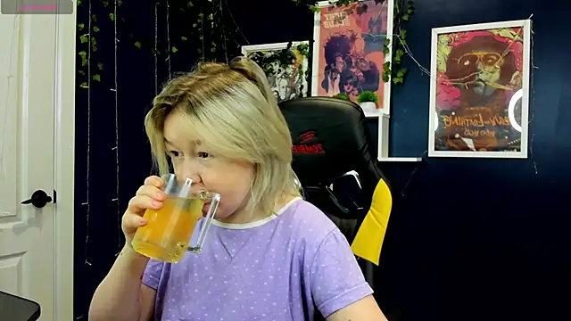 Sara Robinson online show from June 29, 3:02 am