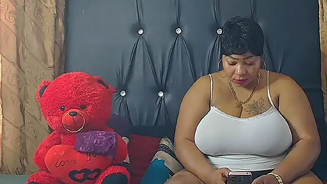 HUMONGUOUSTITSS online show from November 7, 7:25 am