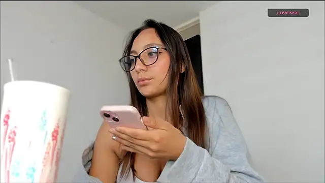Snapshot of DianaDirty1 chatting on September 15, 9:00 pm DianaDirty1 online show from September 15, 9:00 pm