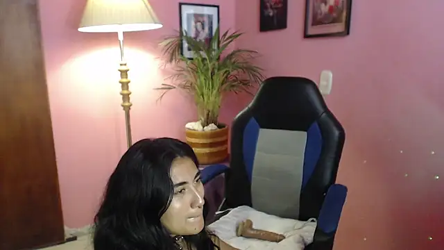 bunnyemilyrose36 online show from May 12, 4:13 pm