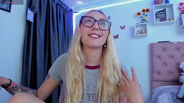 Soffy-brooks online show from May 19, 3:46 am