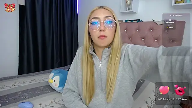 Soffy-brooks online show from December 15, 3:34 am