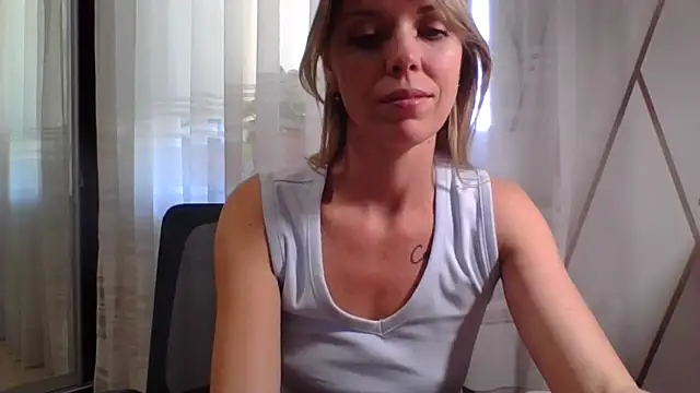 VelvetLove287 online show from May 6, 7:34 am