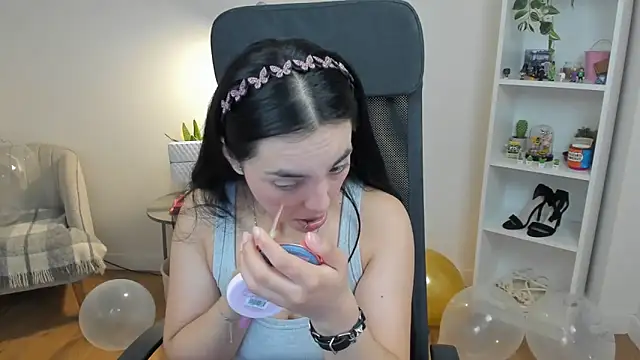  BellaEvans  online show from May 21, 5:05 am