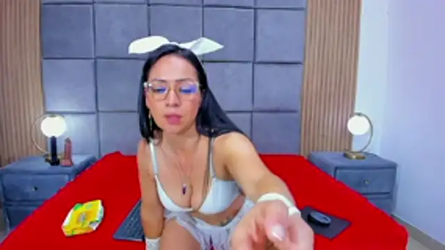 KateTompson  online show from March 14, 11:11 am