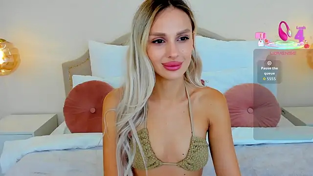 Snapshot of MissLoou chatting on September 15, 5:49 am MissLoou online show from September 15, 5:49 am