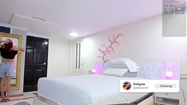 charolbruce 1 online show from March 30, 11:54 am