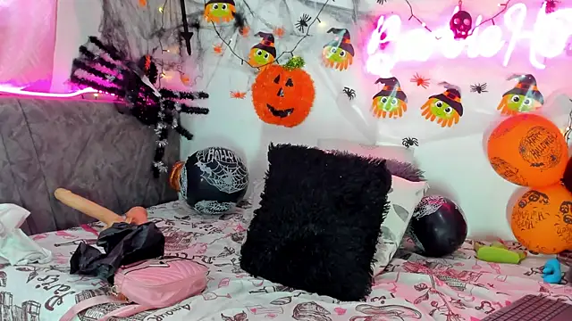 BarbieHotLaura online show from October 18, 6:42 pm