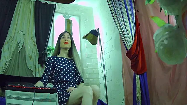 Mary Loon online show from November 26, 6:42 pm