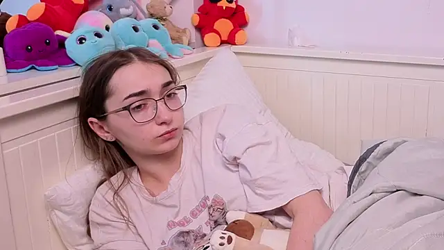 PollyBeev online show from May 24, 7:51 am