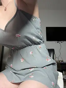 NickiLike online show from May 19, 7:10 pm