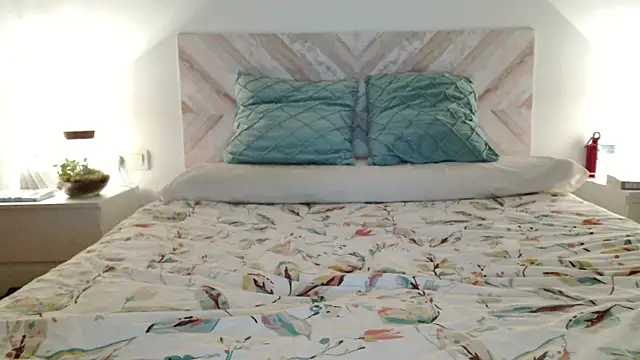 secretmuses online show from April 6, 9:27 pm