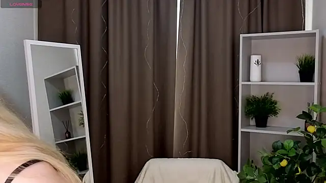 Naughty  Couplles online show from May 23, 3:05 am