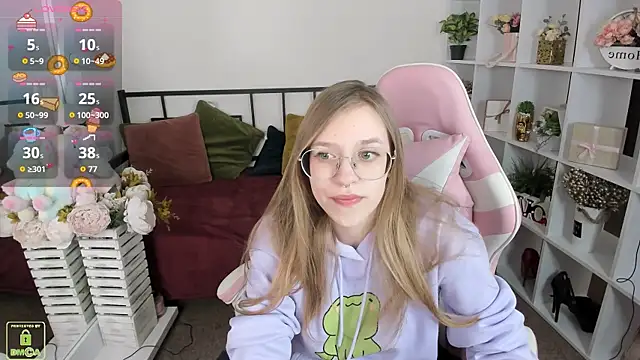 LayriantaVee online show from March 24, 7:36 am