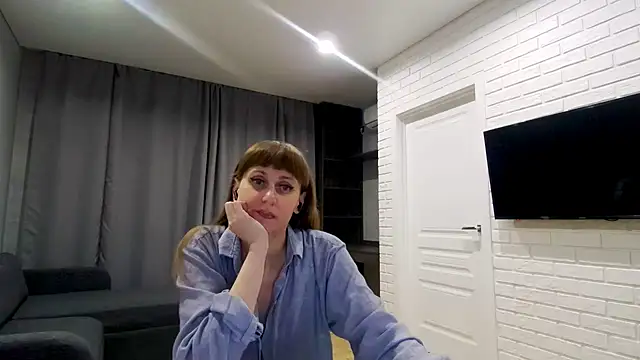 Daniella Lorente online show from May 6, 9:41 pm