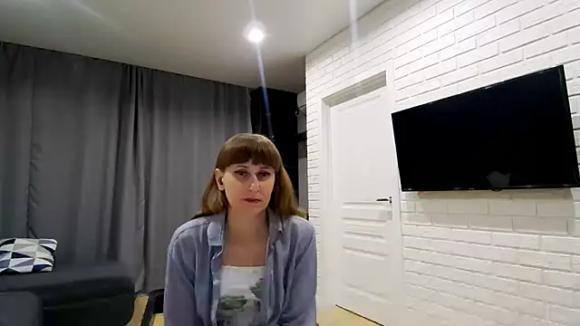 Daniella Lorente online show from May 12, 9:10 pm