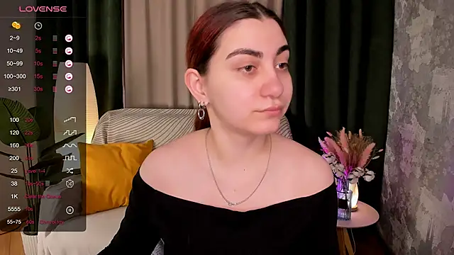 hannacheekss  online show from April 8, 1:52 am