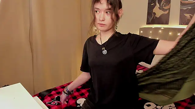 Emily Strikeee online show from May 6, 2:04 am