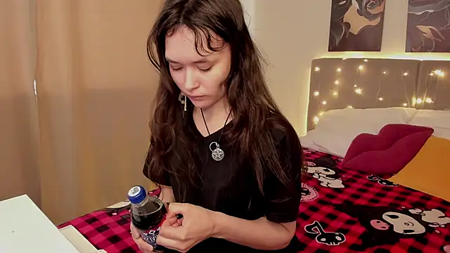 Emily Strikeee online show from May 5, 2:03 am