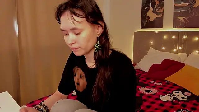 Emily Strikeee online show from May 13, 2:17 am