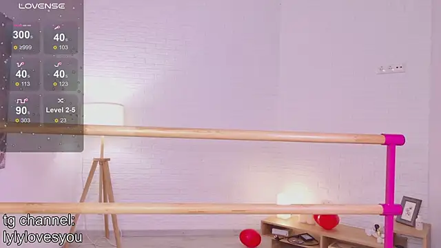 lylylovesyou online show from February 20, 7:21 am