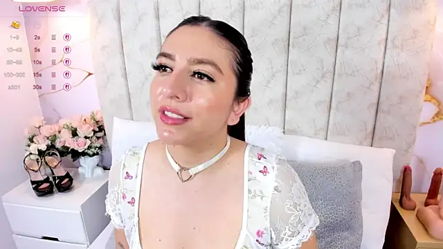 LauraSmith-01 online show from January 18, 8:27 pm