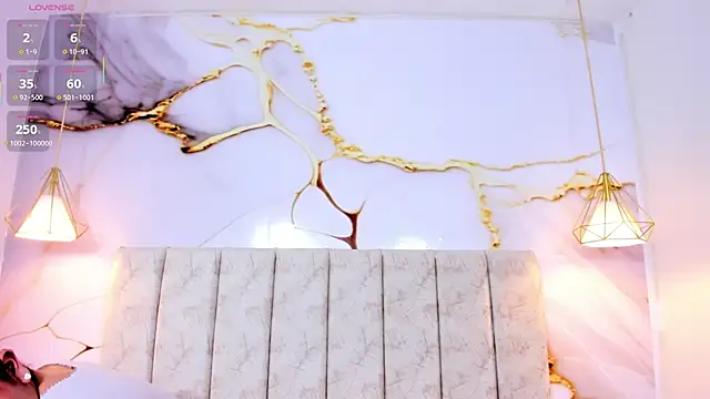 LauraSmith-01 online show from April 7, 8:55 pm