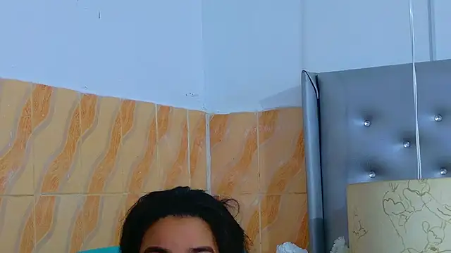 EileenBenzon online show from May 13, 4:18 am