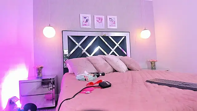 ibella7 online show from January 7, 8:01 pm