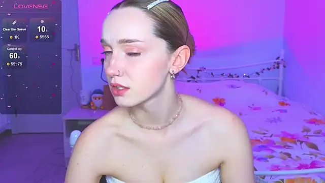Wild Sophie  online show from December 19, 1:47 pm