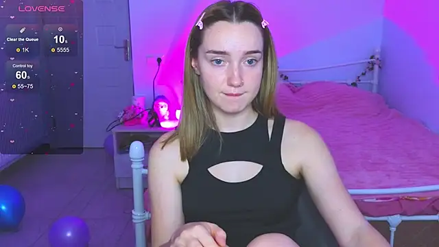 Wild Sophie  online show from December 14, 8:03 pm