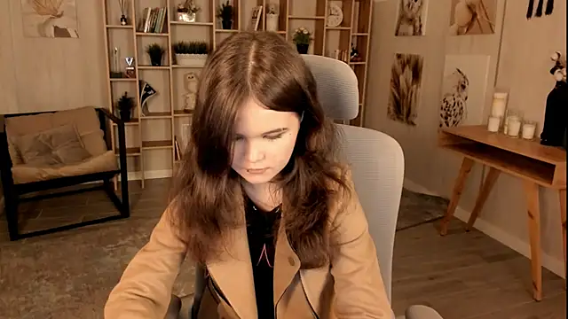 Elainebeness online show from September 23, 7:45 pm