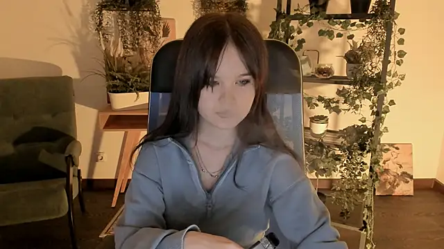 Elainebeness online show from March 12, 8:11 pm