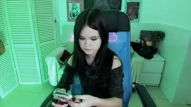 Elainebeness online show from November 11, 7:33 pm