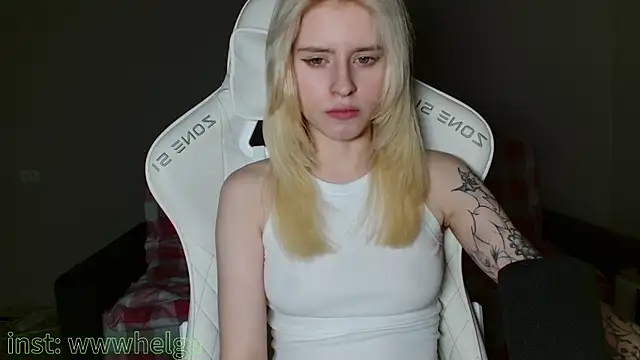 LizaKisses online show from October 18, 3:15 pm