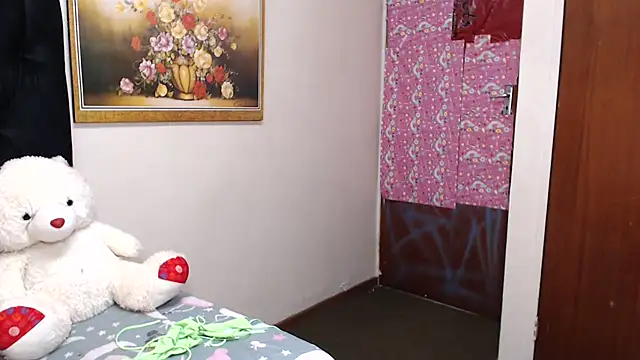 BootyliciousbustyX33 online show from October 27, 10:55 am