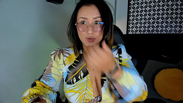 Sussy sunny online show from October 4, 8:46 pm