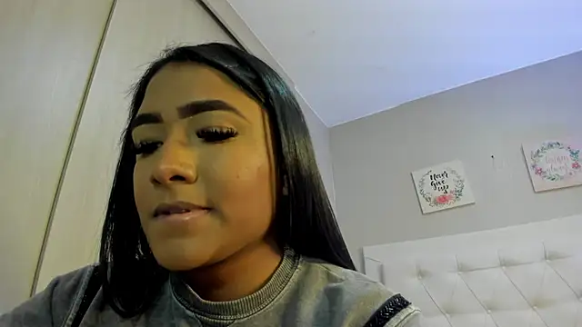 nicole  parker1 online show from March 17, 1:04 pm