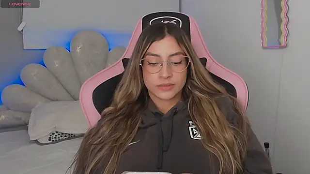 Issabela G1 online show from March 7, 3:02 am