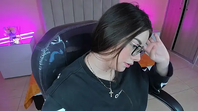 Charlotte Olsen  online show from April 30, 8:57 pm