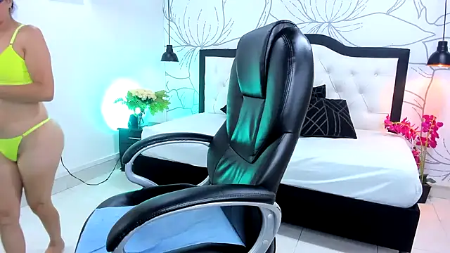 margot smith  online show from February 10, 12:52 pm