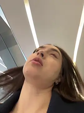 Holly Play online show from March 13, 8:04 am