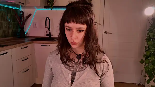 MichaellaMoon online show from May 16, 2:49 pm