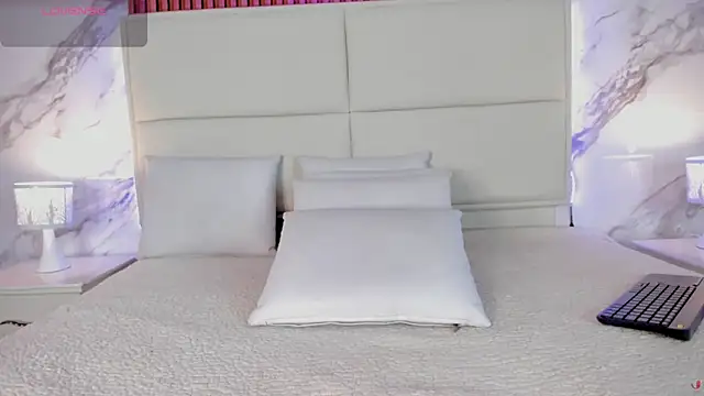 Iris Thompson  online show from May 16, 4:37 am