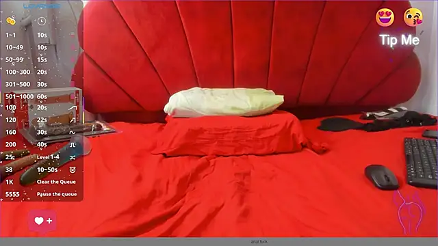 Eva Goddes online show from February 2, 7:35 pm