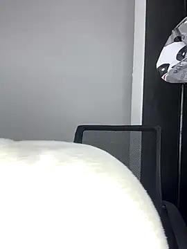 prettiepearl online show from November 28, 12:24 am