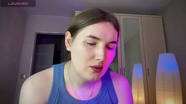 Maria Bowie online show from May 21, 9:29 am